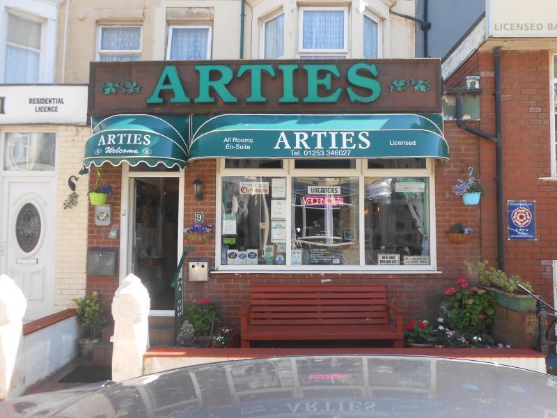 Arties Hotel Blackpool Exterior photo